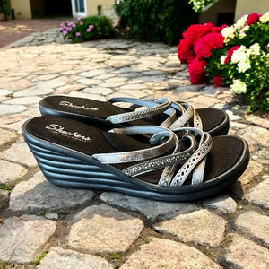 Skechers Cali Memory Foam Bedazzled Strappy Comfy Wedge Sandals Sz 9